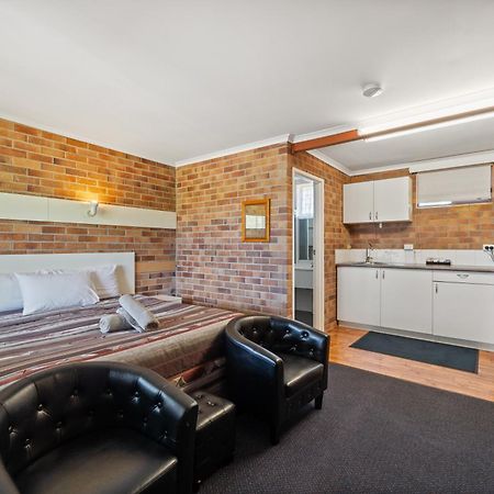 Tally Ho Motor Inn Тентърфилд Екстериор снимка