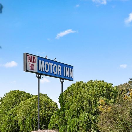 Tally Ho Motor Inn Тентърфилд Екстериор снимка