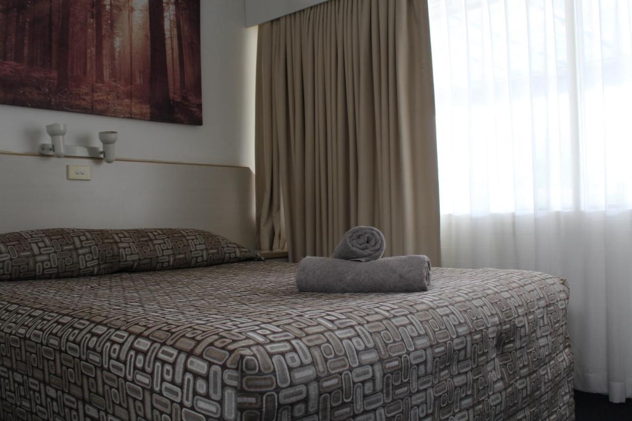 Tally Ho Motor Inn Тентърфилд Екстериор снимка