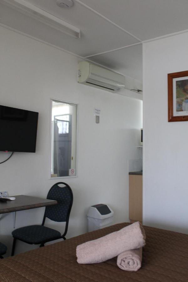 Tally Ho Motor Inn Тентърфилд Екстериор снимка