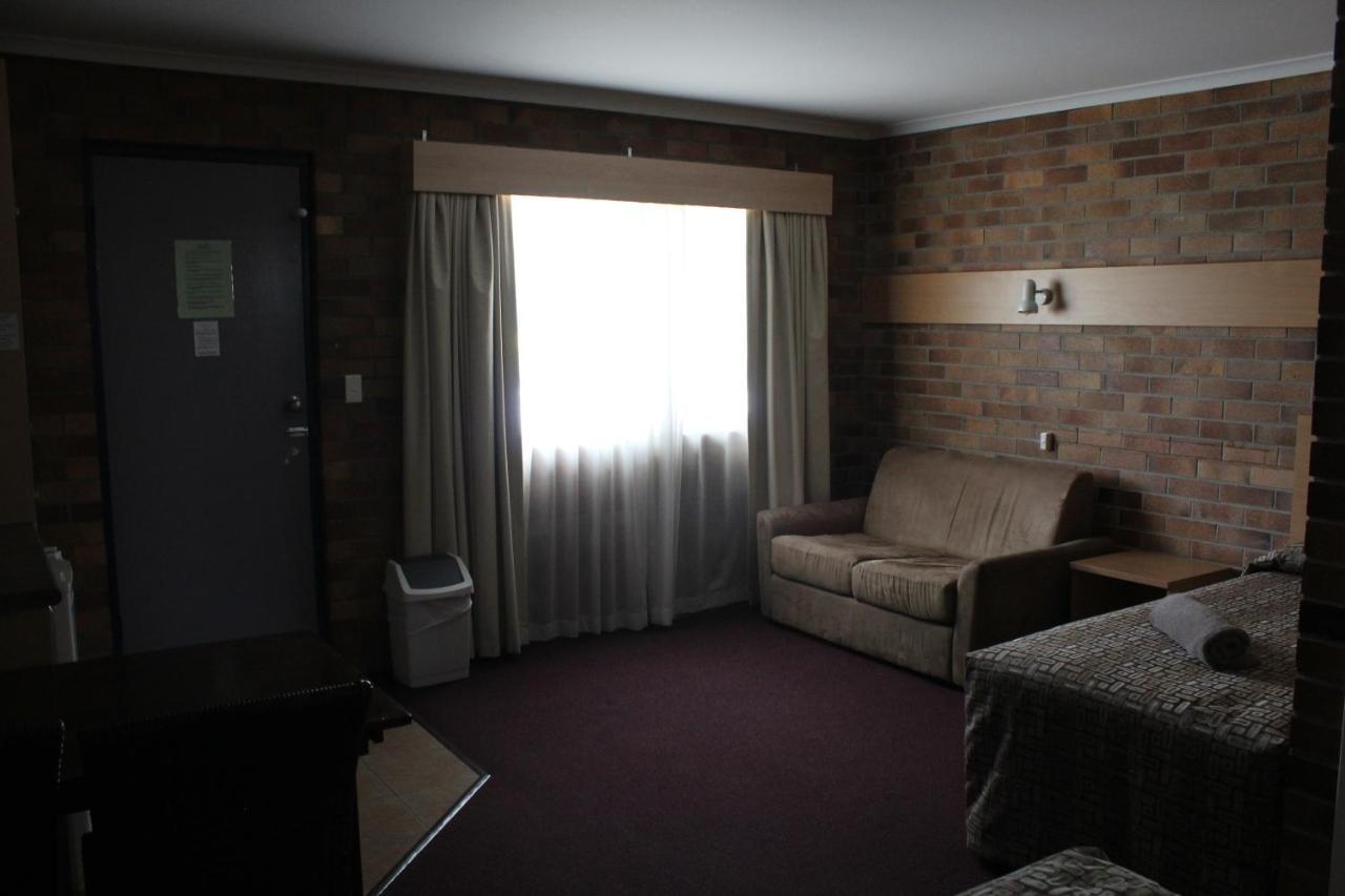Tally Ho Motor Inn Тентърфилд Екстериор снимка