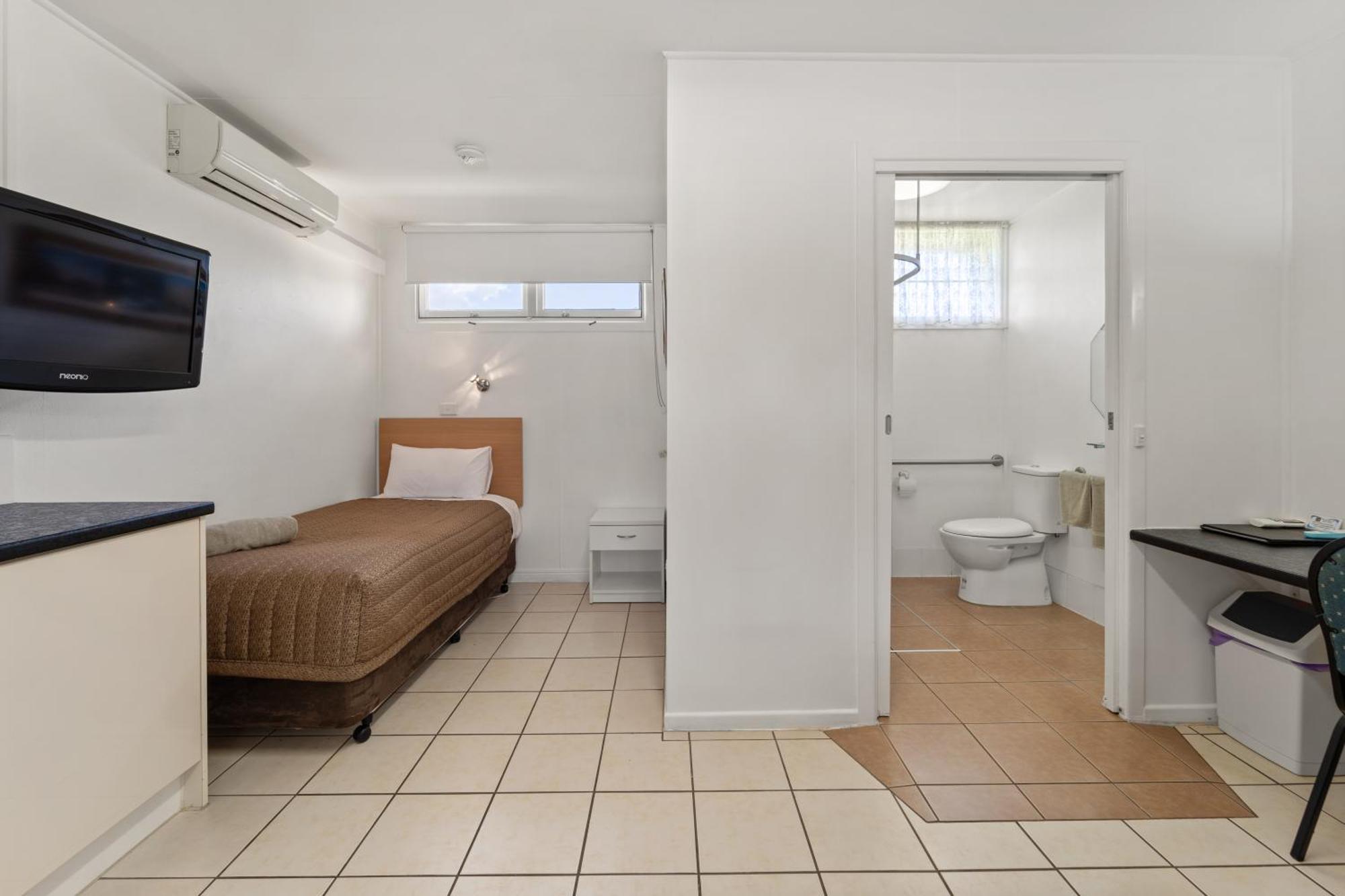 Tally Ho Motor Inn Тентърфилд Екстериор снимка