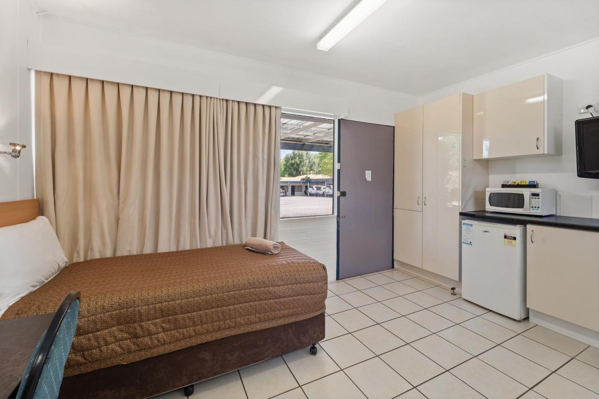 Tally Ho Motor Inn Тентърфилд Екстериор снимка