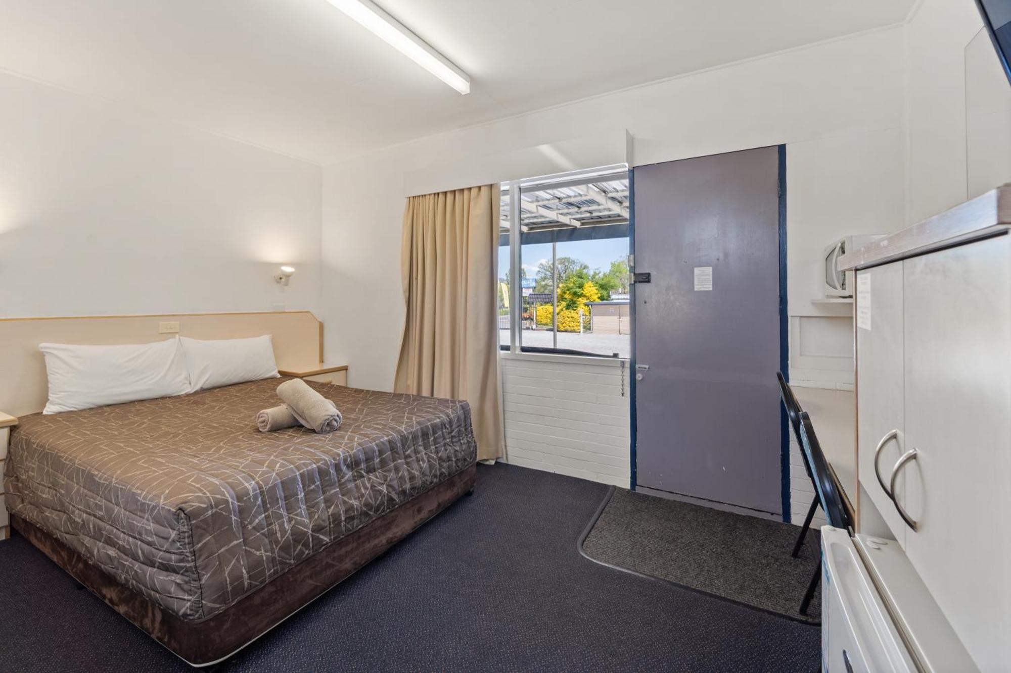 Tally Ho Motor Inn Тентърфилд Екстериор снимка