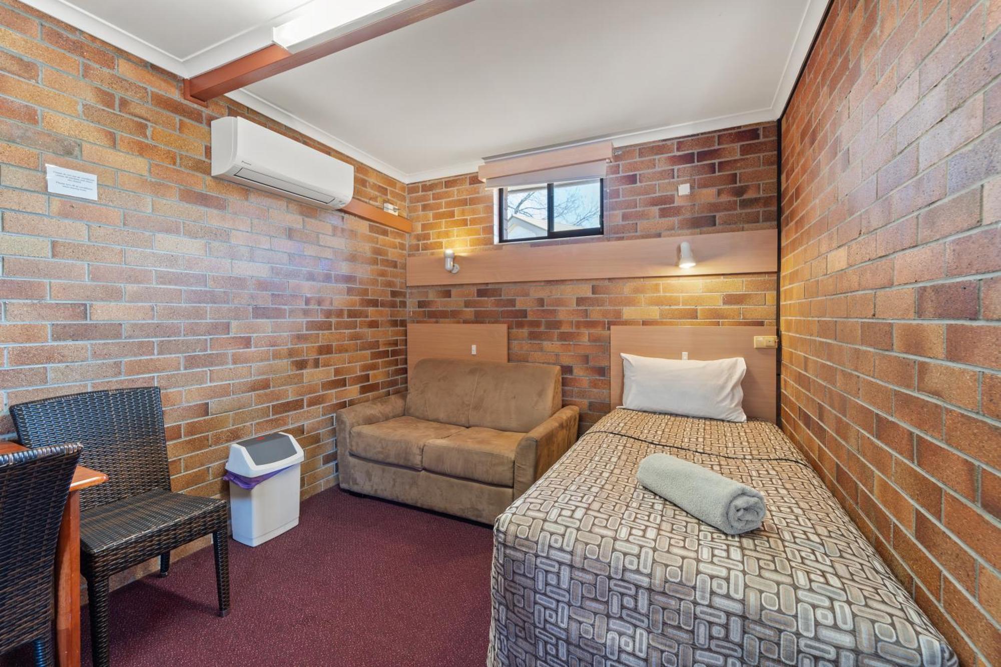 Tally Ho Motor Inn Тентърфилд Екстериор снимка