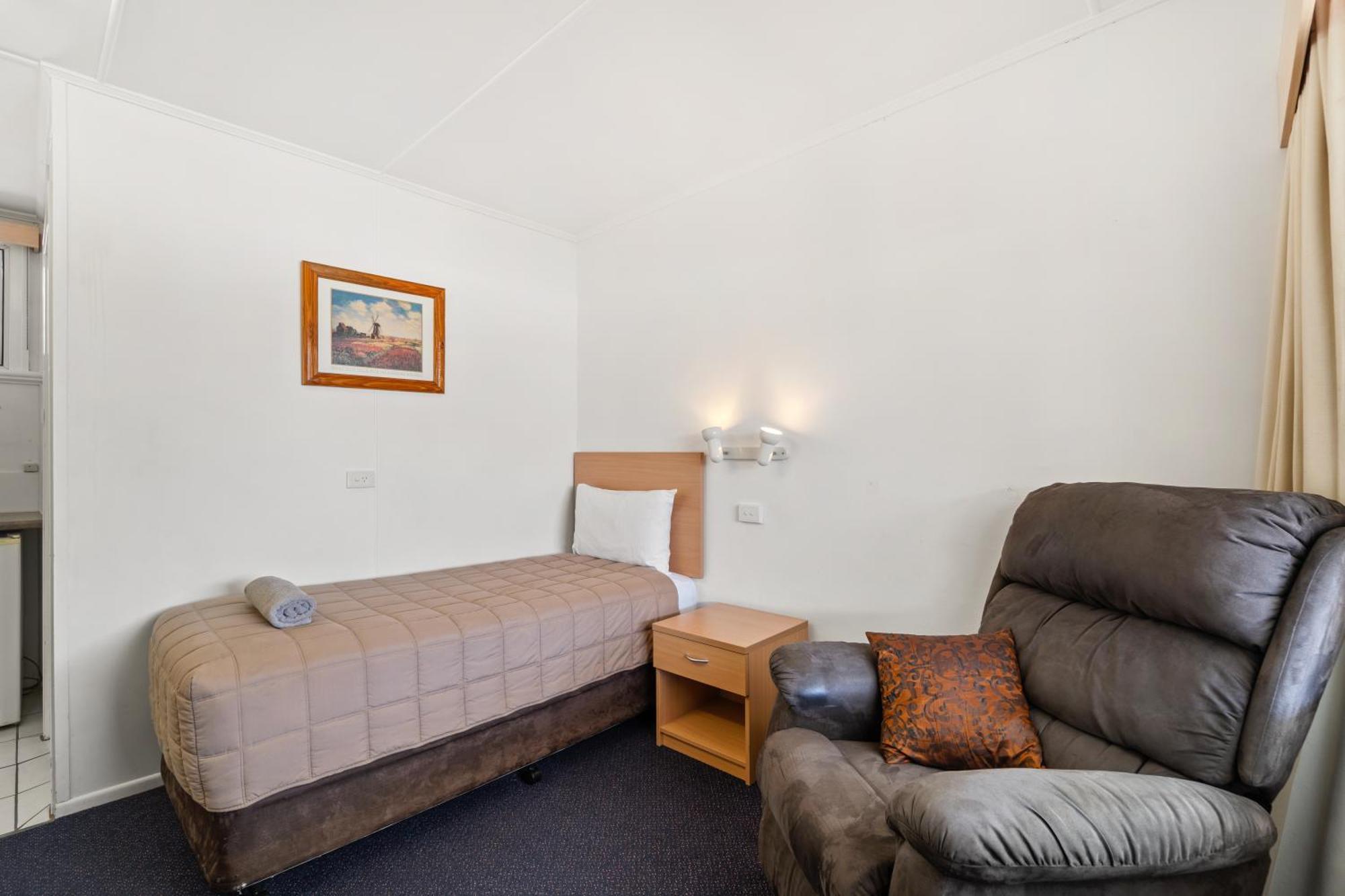Tally Ho Motor Inn Тентърфилд Екстериор снимка