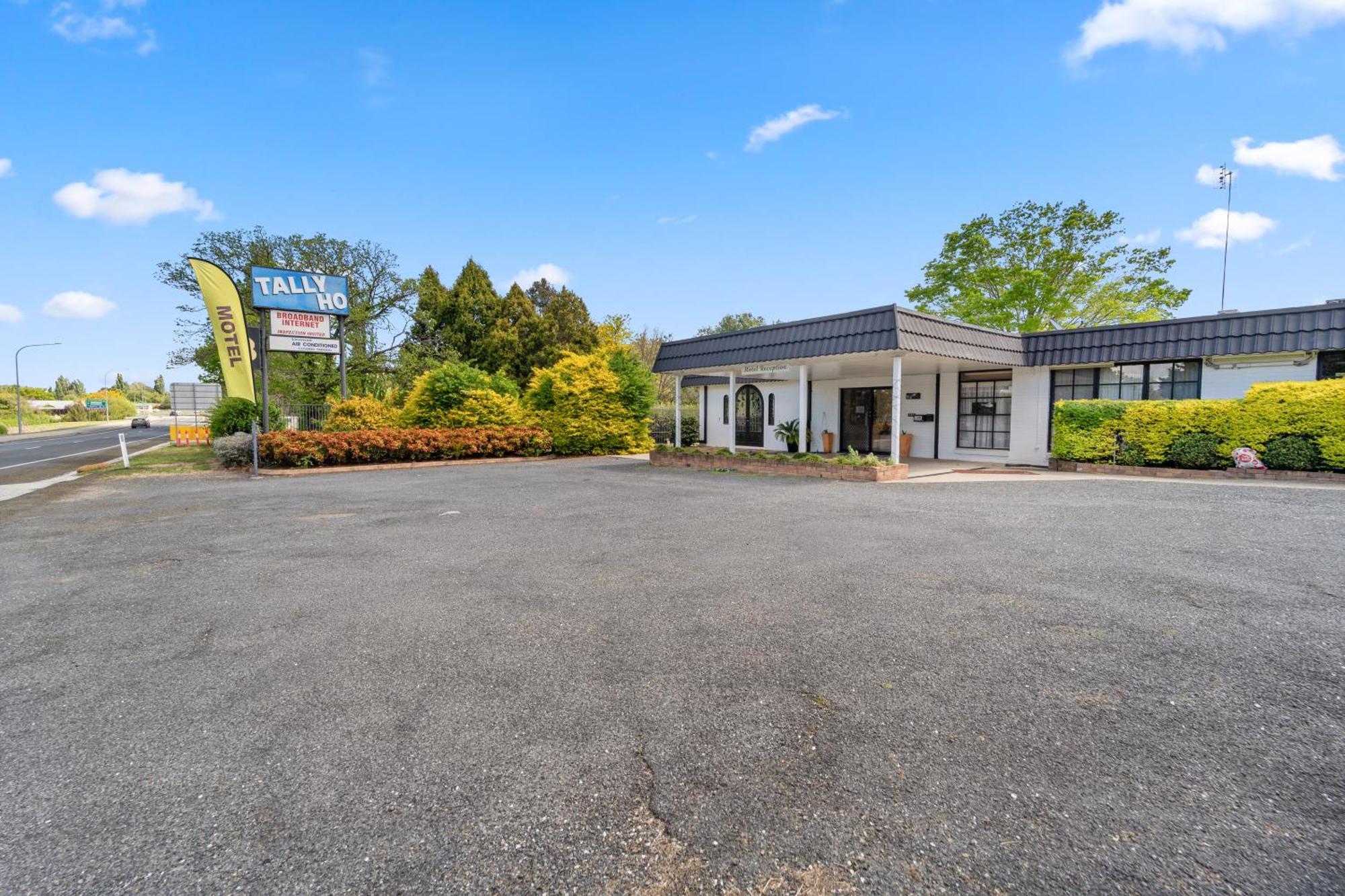 Tally Ho Motor Inn Тентърфилд Екстериор снимка